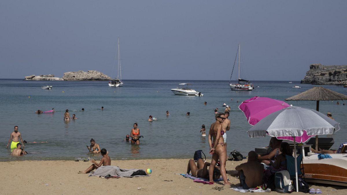 Yunan adalarını ziyaret eden Türk turist sayısı üç katına çıktı;  Diğer adalar da aynı soruyu soruyor