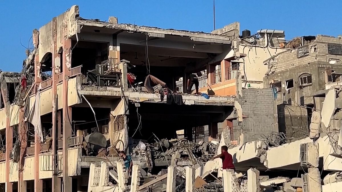 İsrail, Gazze'de yerinden edilmiş sivillerin sığındığı okulu vurdu: 16 ölü, 21 yaralı