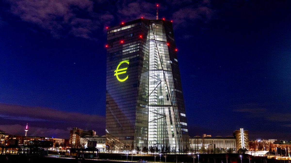 Avrupa Merkez Bankası faiz oranlarını %4 gibi rekor bir seviyede tuttu.