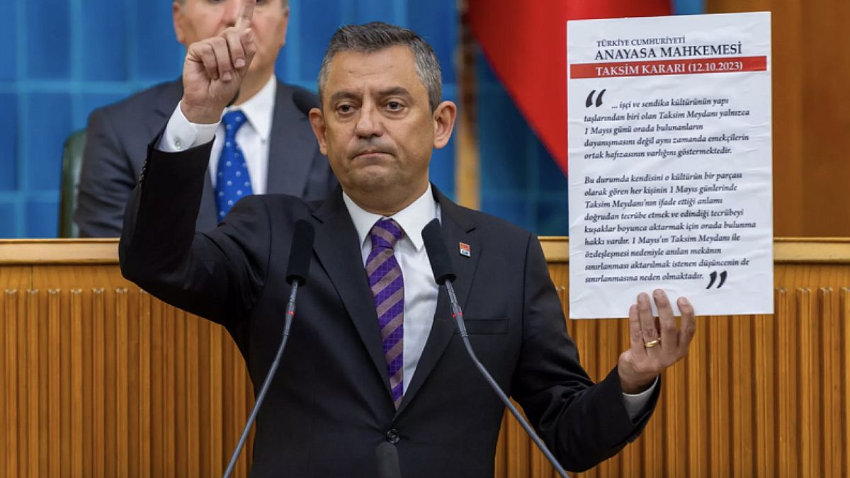 Özgür Özel'den erken seçim açıklaması: "Erdoğan'ın aday olup onu yenmesini istiyoruz"