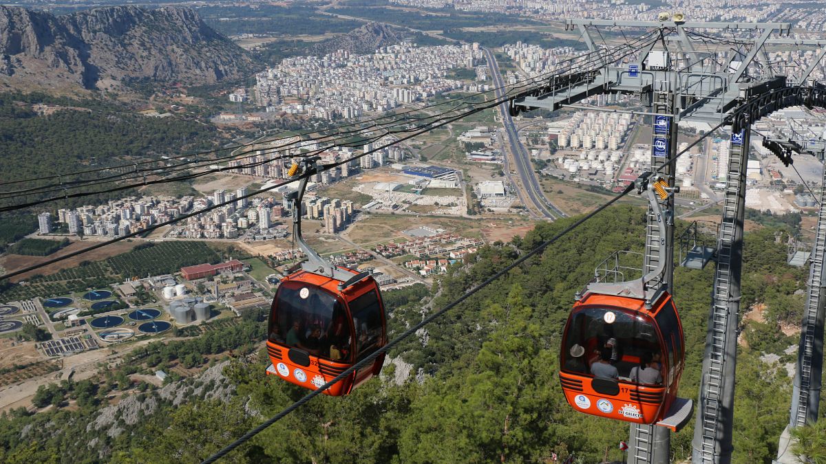 Antalya'da teleferikte kaza: Düşen faytonda 1 kişi hayatını kaybetti, 184 kişi havada mahsur kaldı
