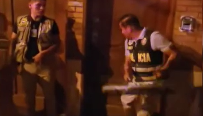 Peru'da "lüks saatlere" ilişkin soruşturma sonrası istifa!  Polis başkanın evine kapıyı kırarak girdi