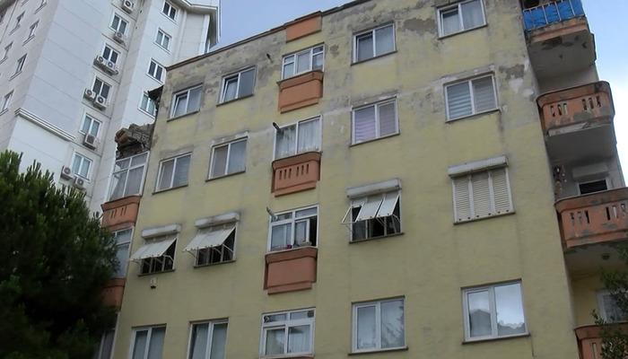Şans eseri felaket önlendi!  Kartal'da 4 katlı binanın çatısı birden çöktü!