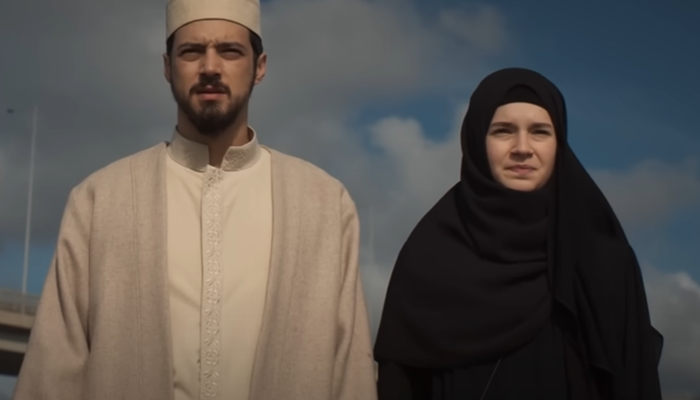 Cüneyt geri döndü ve Zeynep'le evlendi! Kırmızı Goncalar son bölümüyle sosyal medyaya damga vurdu! O sahne tepkilere yol açtı: "Çok sayıda ceset gördüm ama..."