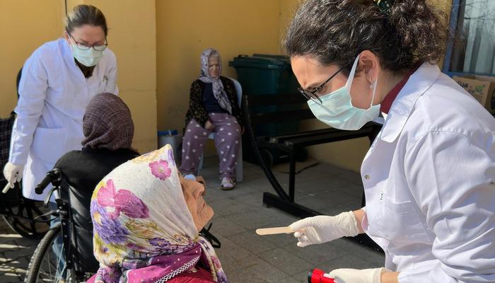 Diş taraması bakım evi sakinleri yapıldı