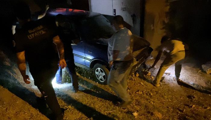 Yer: Bursa! Metrelerce yüksekten şarampole uçup, trafoya çarptı! Burnu bile kanamadı