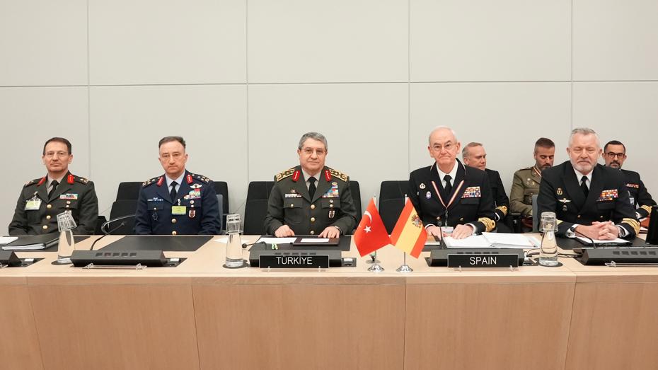 Genelkurmay Başkanı Bayraktaroğlu, Askeri Liderlerle Buluştu