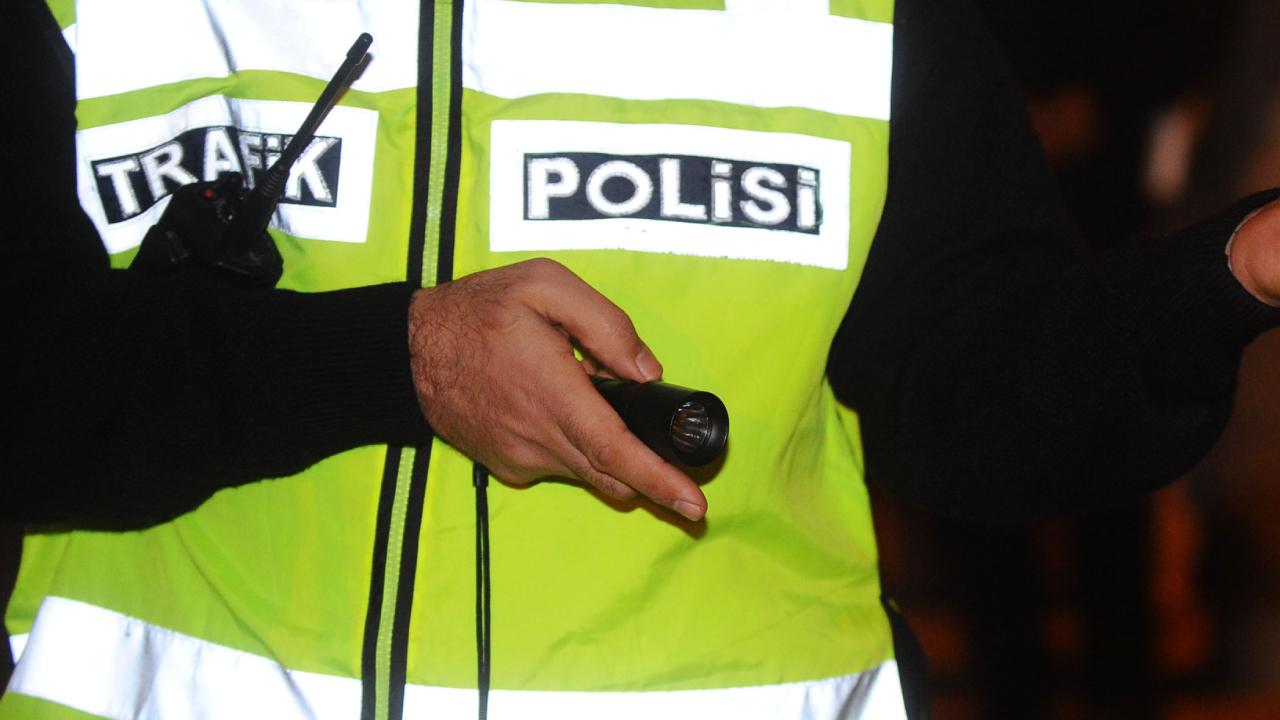 Okul yolunda tehlikeli araç kullanan sürücüye 7 bin 945 lira para cezası