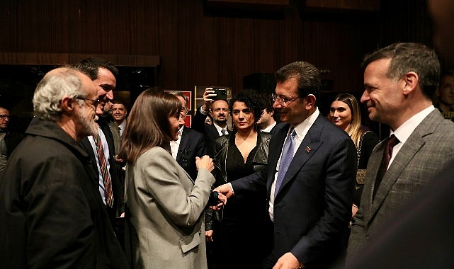 İstanbul Büyükşehir Belediye Başkanı Ekrem İmamoğlu, Paris ziyaretinin ilk günü akşamı Avrupa Sosyalist Partisi'nin özel oturumuna katıldı - GÜNDEM