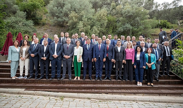 İzmir Büyükşehir Belediyesi Başkanı Dr.  Cemil Tugay ilçe belediye başkanlarıyla buluştu - GÜNDEM