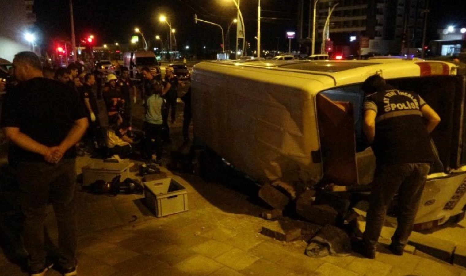 Malatya'da işçi otobüsü otomobille çarpıştı, devrildi: 1 ölü, 13 yaralı! - Türkiye'den son dakika haberleri