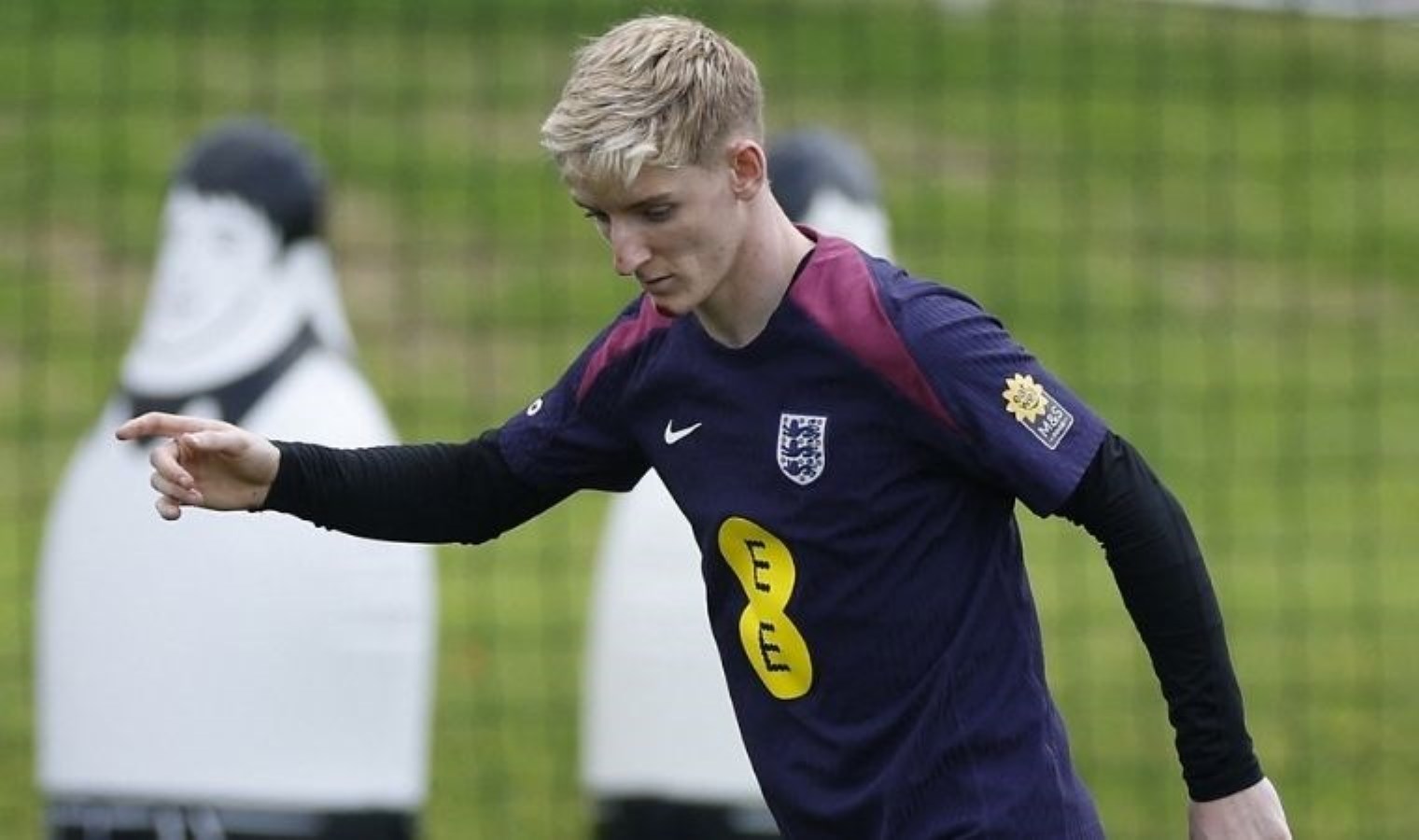 Newcastle United, Anthony Gordon ile evliliğini yeniledi - Son Dakika Spor Haberleri