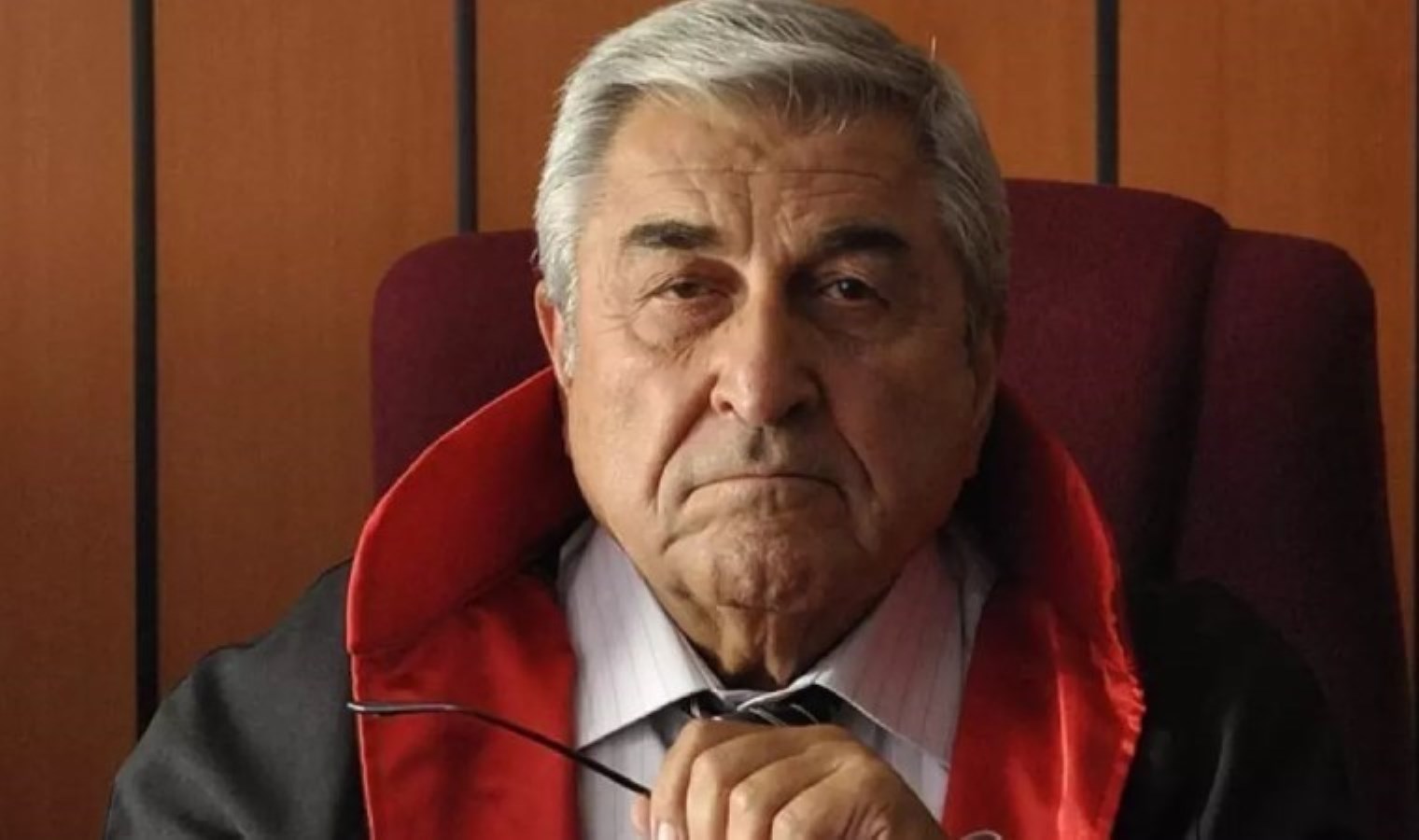 Aktör Maestro Cihat Tamer, protestolara katılan gençlere döndü - Yaşam Haberlerini Breaking