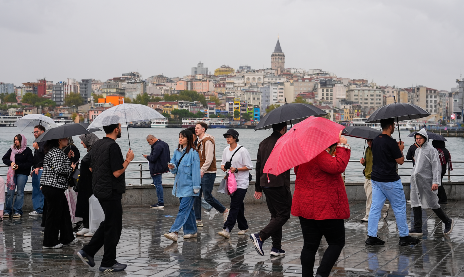 İstanbul'da Yoğun Sağanak ve Fırtına Uyarısı: İlçelerde İşte Son Durumlar