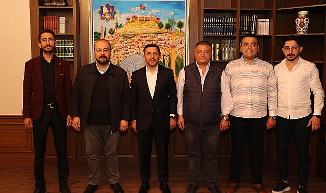 Yeniden Refah Partisi Nevşehir İl Başkanı Abdulgani Altınışık, Nevşehir Belediye Başkanı Rasim Arı'ya "tebrik" ziyaretinde bulundu - GÜNDEM